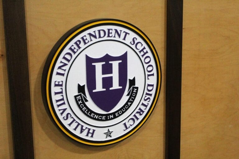 Logo du Houston Independent School District, qui représente l'excellence éducative et l'engagement communautaire à Houston, au Texas.