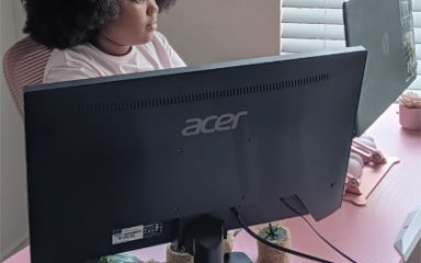 Étudiant qui étudie